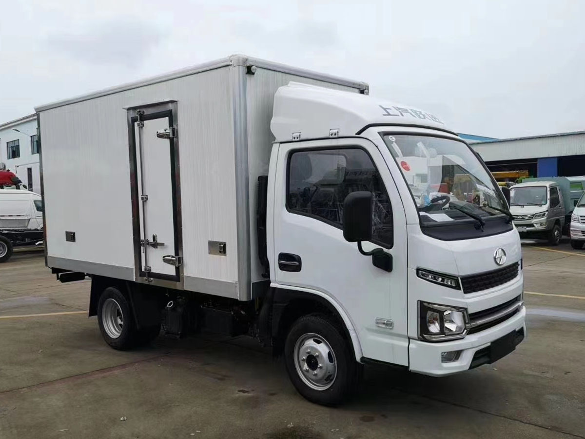 躍進(jìn)小福星S80柴油冷藏車(chē)