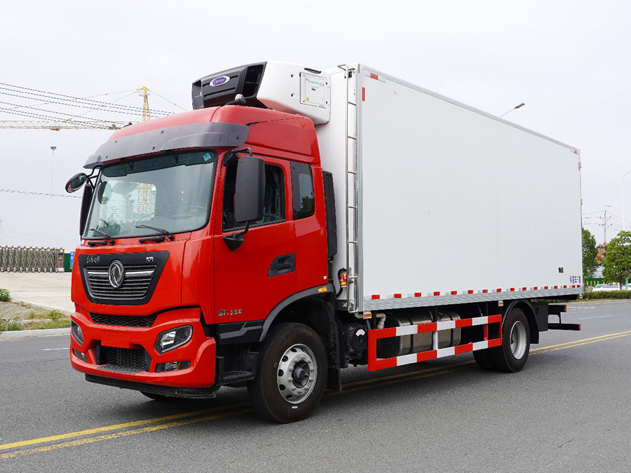 東風(fēng)天錦6.8米冷藏車