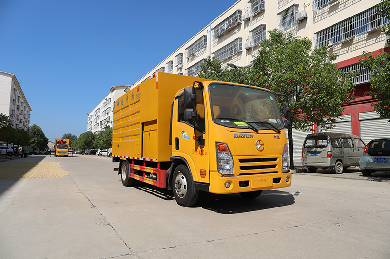 大運園林物料粉碎車【藍牌】