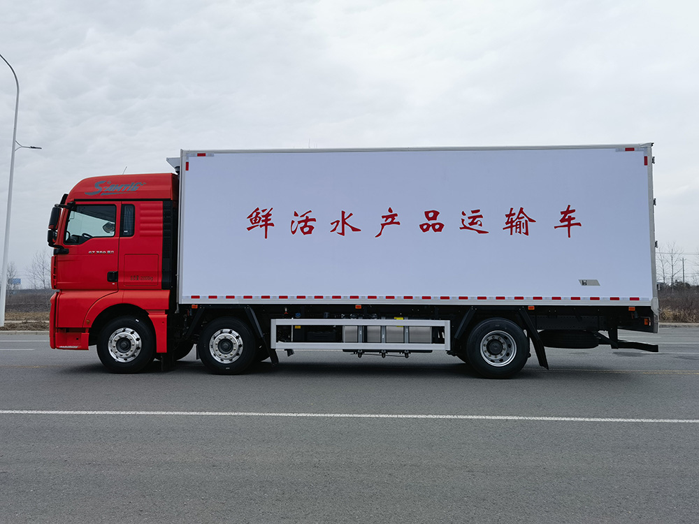 重汽汕德卡7米7鮮活魚(yú)蝦水產(chǎn)品運(yùn)輸車圖片1